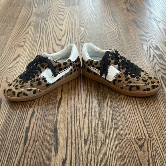 Dolce Vita Leopard Print Sneakers! - Picture 4 of 7